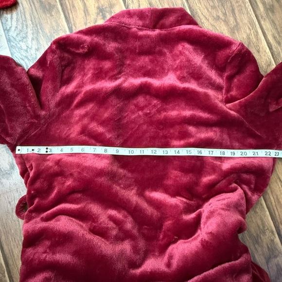 Elegant Burgundy Plush Robe - Picture 8 of 9